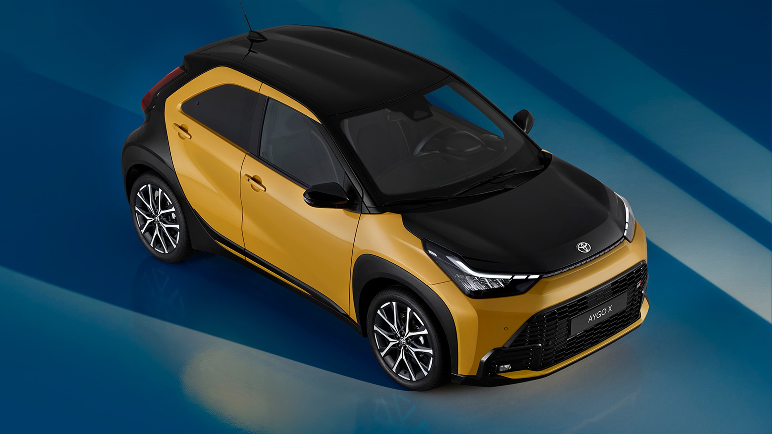 2025_aygo_x_gr_sport_007-1600x900.jpg