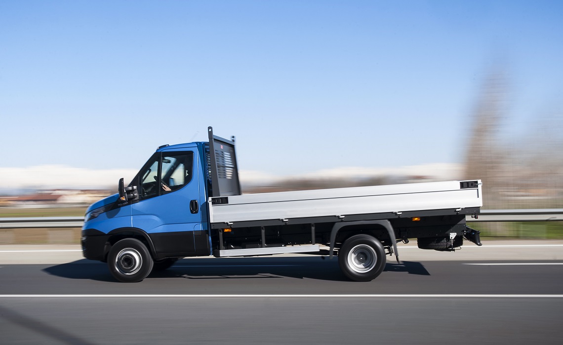 Iveco Daily Cab Chassis Side 2014 1140X700