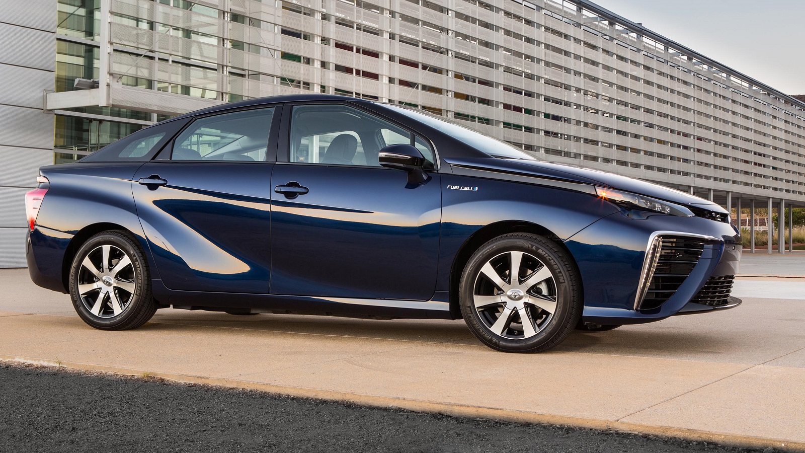 Toyota Mirai Side Blaa 1600X900