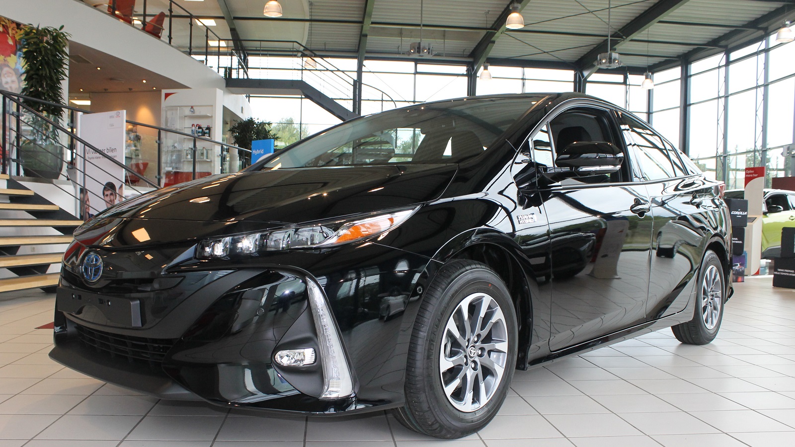 Toyota Prius Plug In 5 Seader 1600X900 (1)