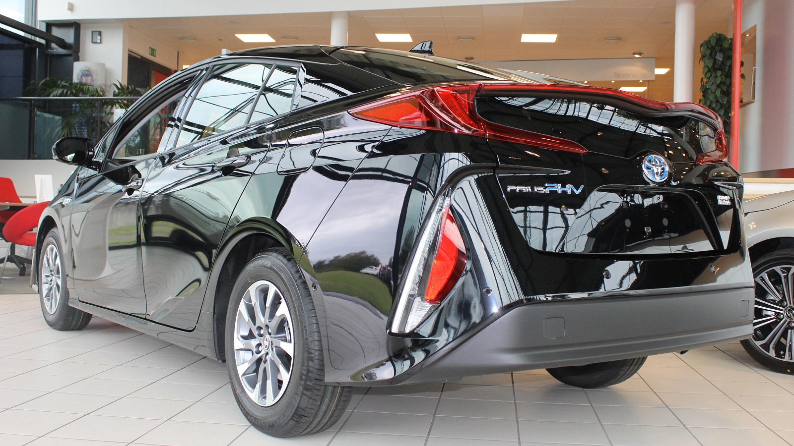 Toyota Prius Plug In 5 Seader 1600X900 (2)