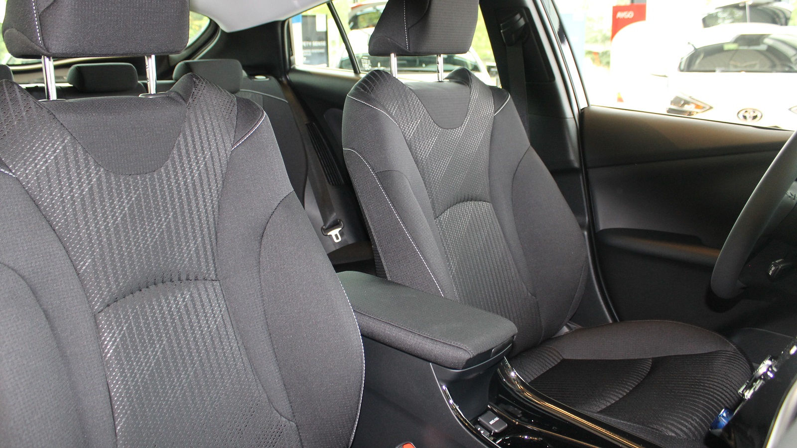 Toyota Prius Plug In 5 Seader 1600X900 (11)