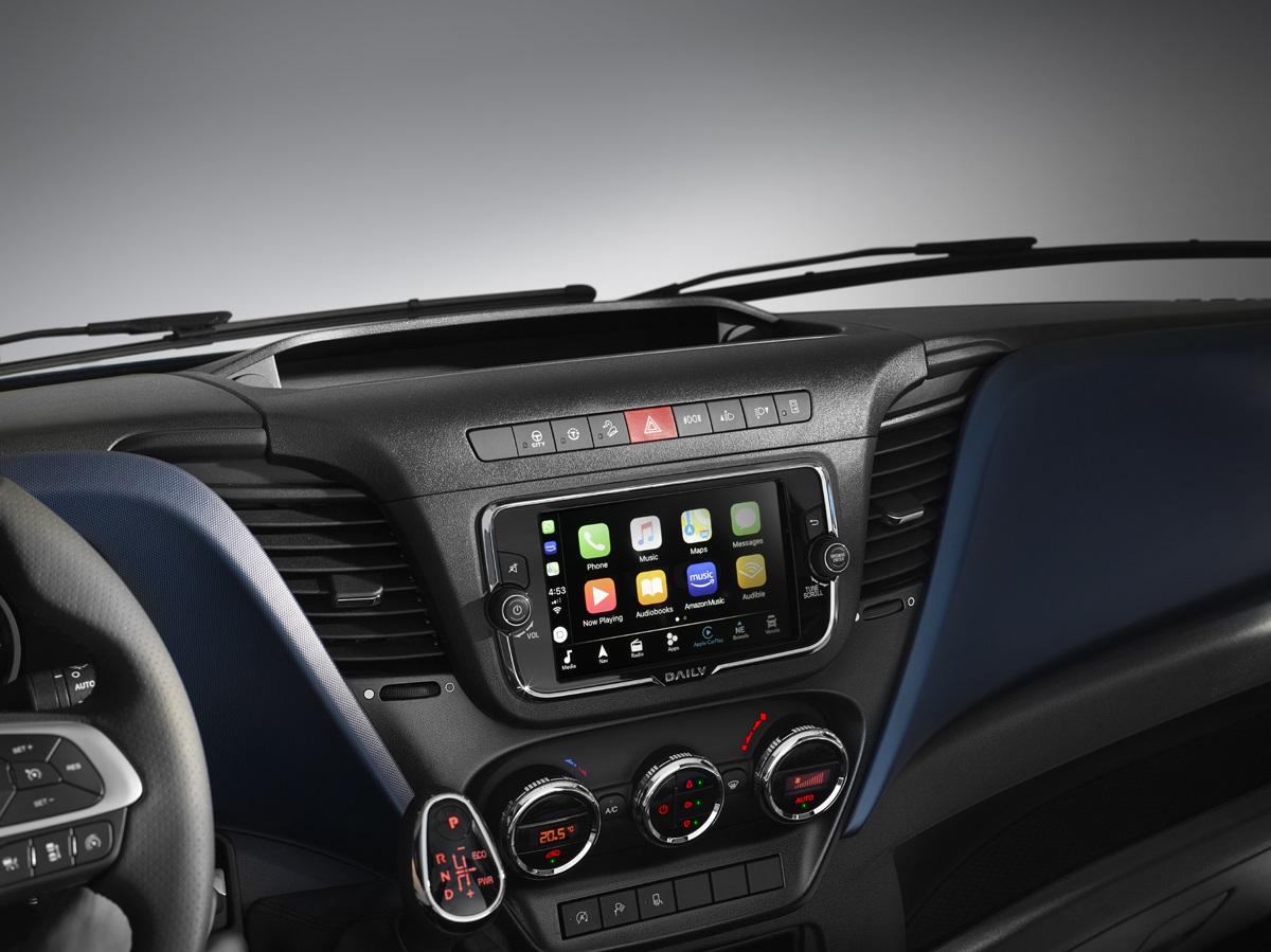 Iveco Daily 2019 Interior Apple Carplay 1200X899