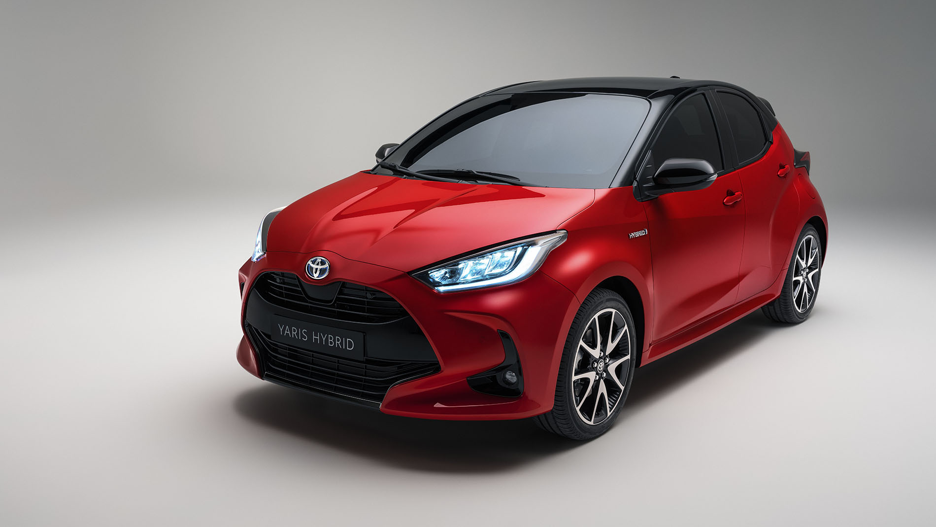 2020 Yaris Hybrid Modebillede Ovenfra Side Lys 1900X1069
