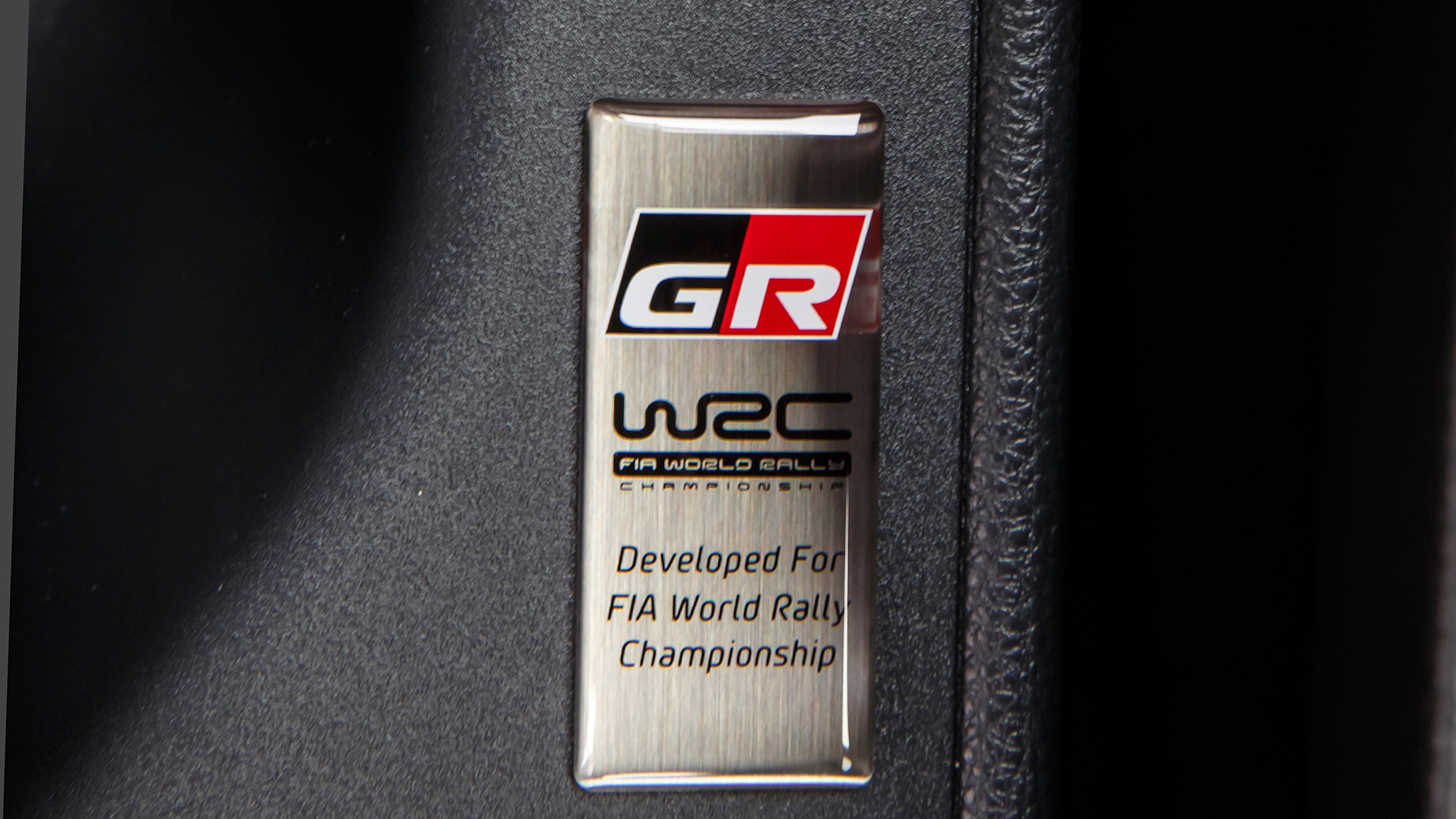 GR Yaris Bagde For Champions 1900X1069