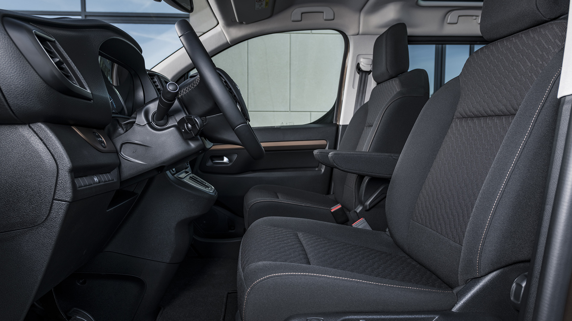 Proace Verso Electric Front Seats 1900X1069